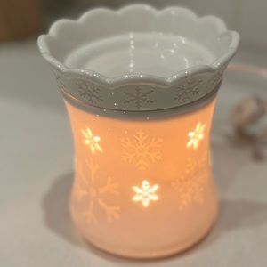 SCENTSY “Blizzard” Full Size Warmer